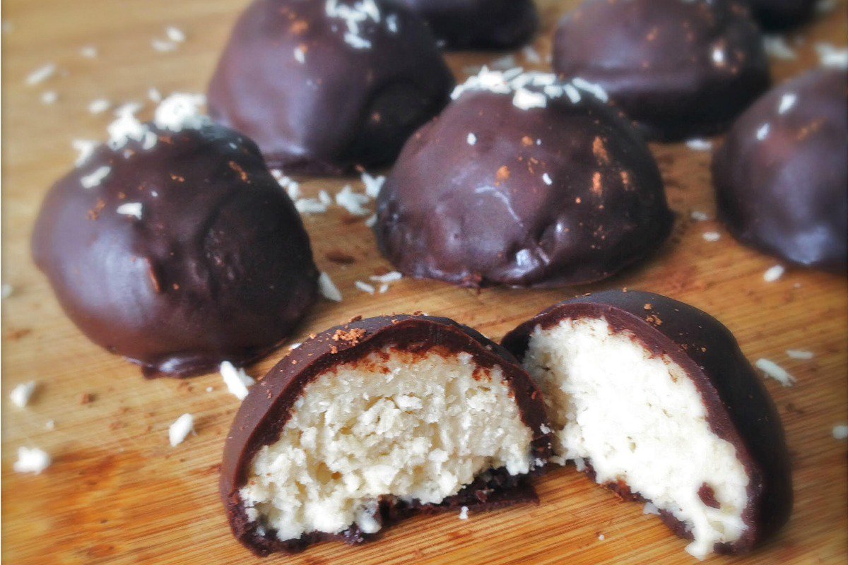 Vegan+Coconut+Chocolate+Bounty+Balls+Recipe_6