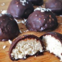 Vegan+Coconut+Chocolate+Bounty+Balls+Recipe_6